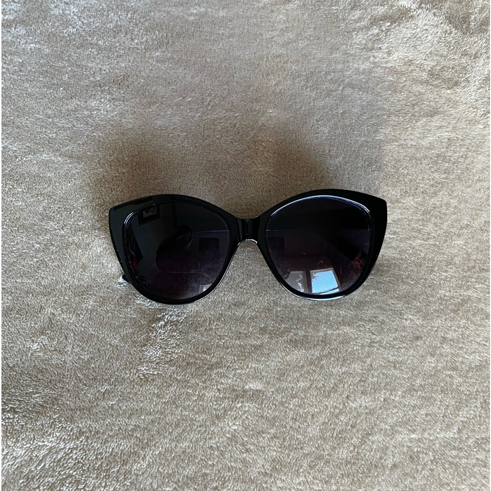 Black sunglasses